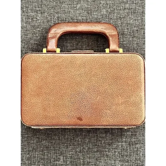 Giorgio Beverly Hills Pebbled Leather Clutch with Key Ring - Picture 8 of 9